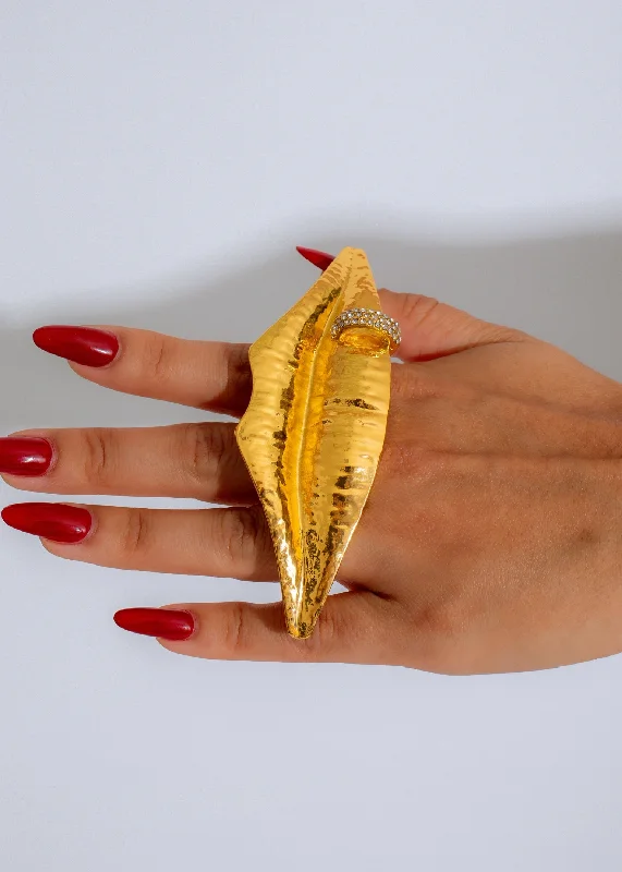 Unique Jewelry Designs Now At Discounted Rates Solaris Lips Statement Ring Gold