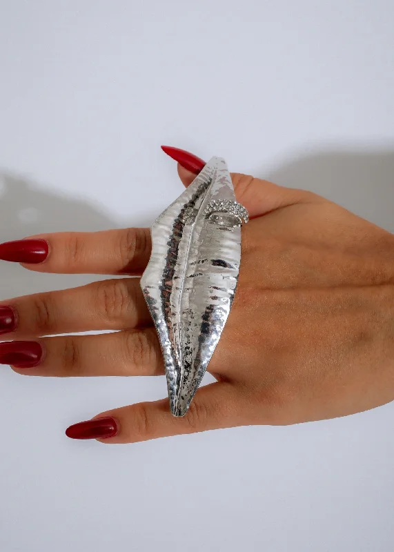 Best-Selling Jewelry Now Available At Special Deals Solaris Lips Statement Ring Silver