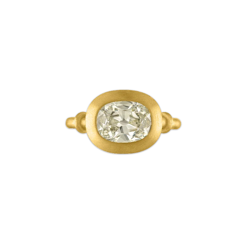 Delicate Crystal Jewelry For Sophisticated Charm Diamond Cushion Capsa Ring