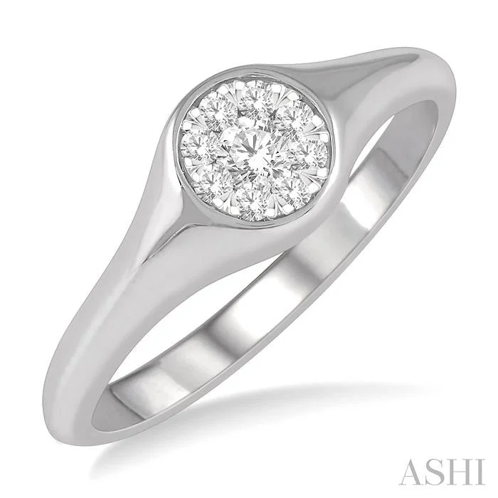 Flash Sale On Stunning Jewelry – Don't Miss Out ROUND SHAPE LOVEBRIGHT ESSENTIAL DIAMOND SIGNET RING