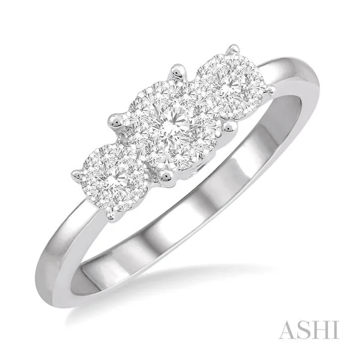 Limited-Stock Jewelry Sale – Once It's Gone, It's Gone ROUND SHAPE PAST PRESENT & FUTURE LOVEBRIGHT ESSENTIAL DIAMOND ENGAGEMENT RING