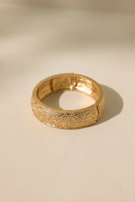 Luxury Jewelry At Unbeatable Discounts Luxurious Luster Gold Textured Bracelet