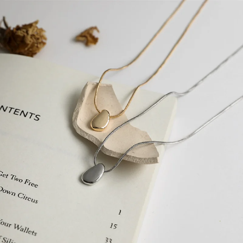 Affordable Luxury Jewelry – Style At A Great Price Womens Necklace With A Bean Pendant