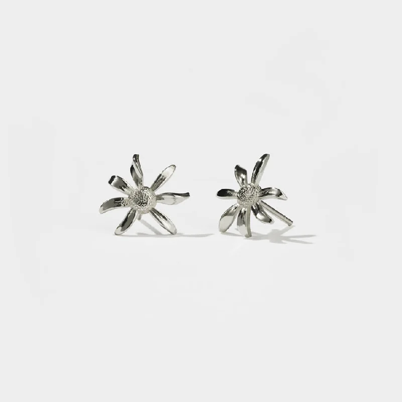 Dainty Floral Jewelry For Feminine Elegance Meadowlark Small Daisy Stud Earrings - Sterling Silver