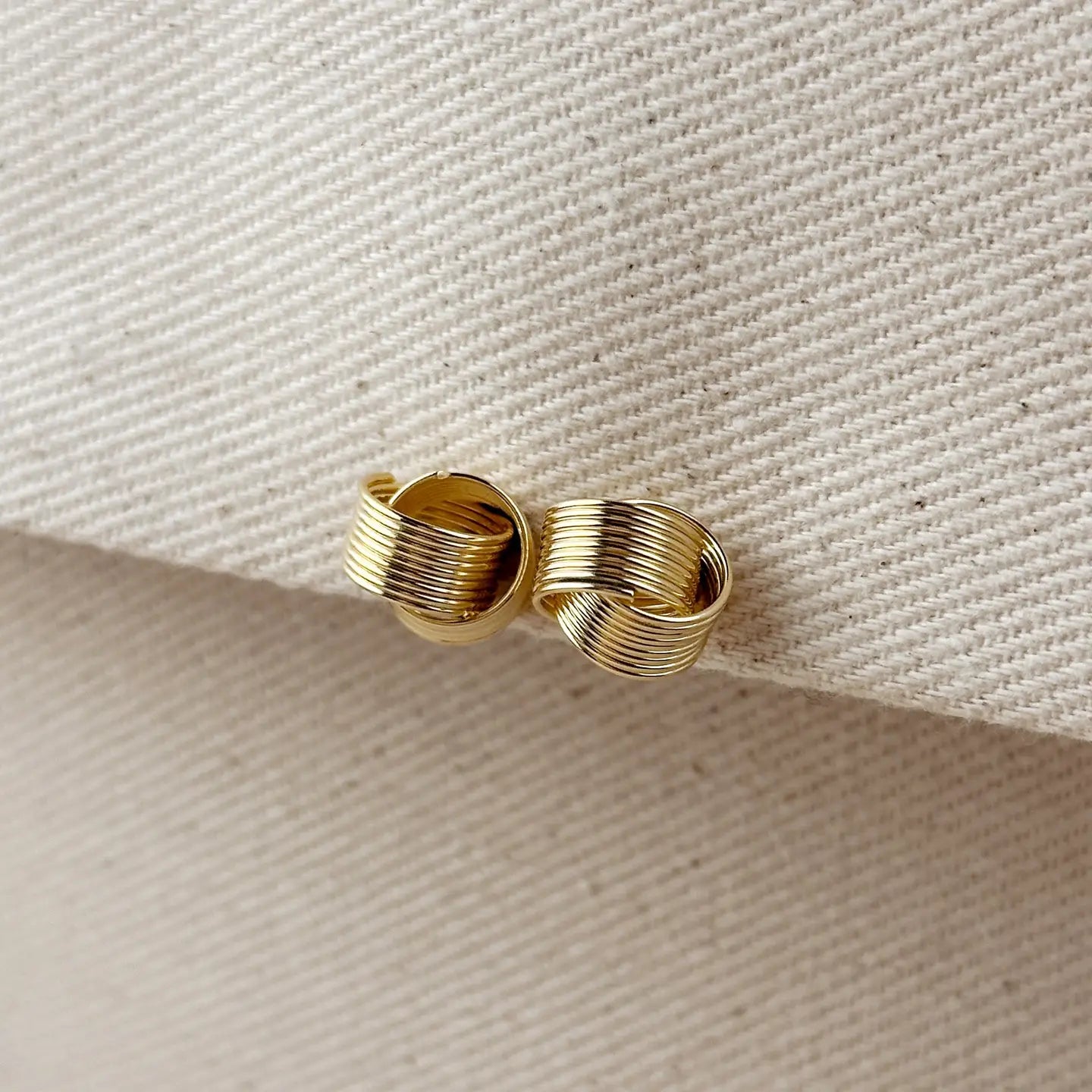 Seasonal Jewelry Deals – Elevate Your Style TL JGF Knot Stud Earring