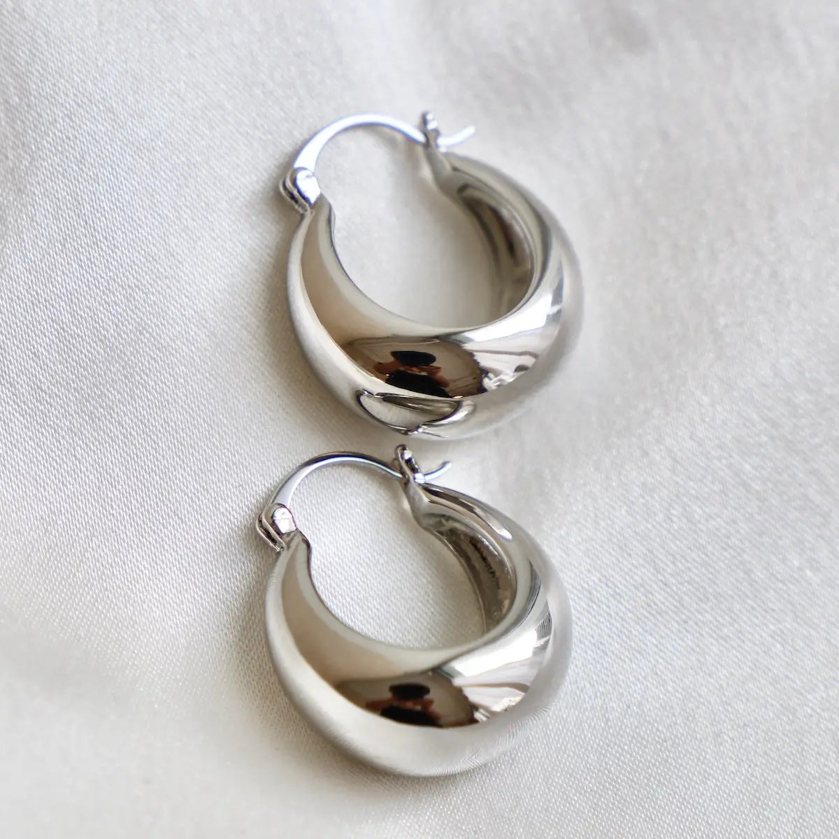 Stunning Jewelry At Even More Stunning Prices TL JKW Chunky Hoop Earring