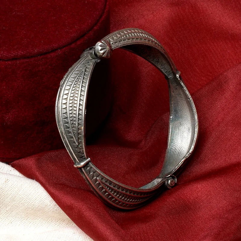Unmissable Deals On Handmade Jewelry Collections Haaz Silver Oxidised Kada Bracelet
