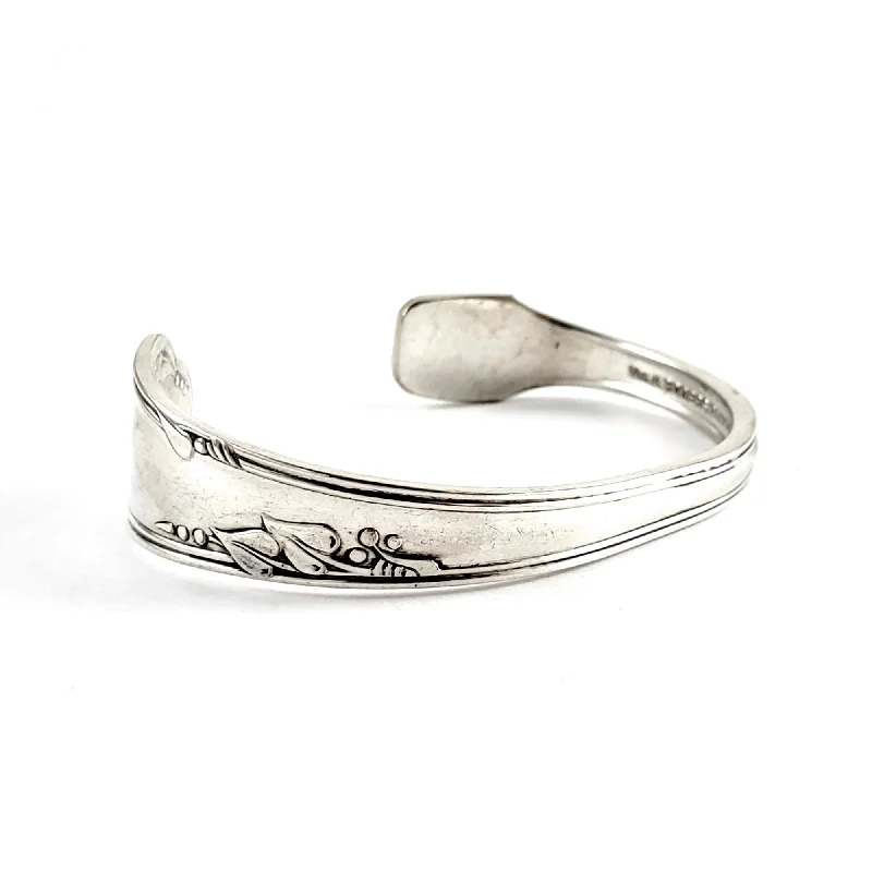 Your Perfect Accessory Now At The Best Price Oneida Meadowbrook Thin Spoon Bangle