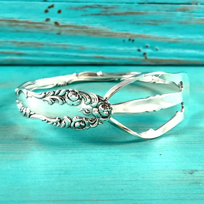 Once-A-Year Jewelry Deals – Shop Before They’Re Gone Sterling Silver Towle Old English Lettuce Serving Fork Bangle Bracelet