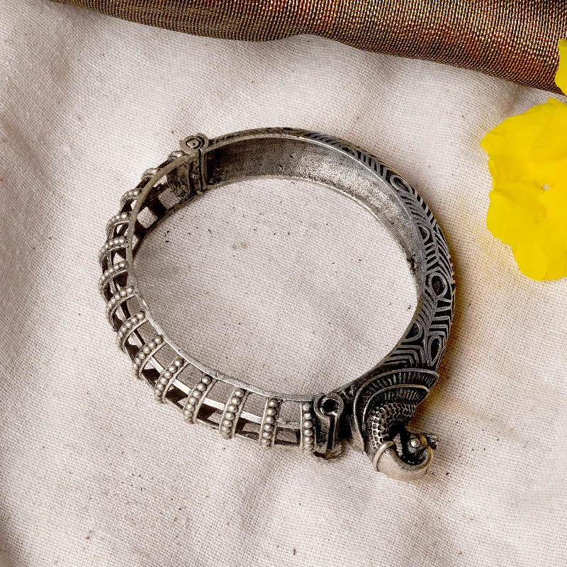 Get The Best Deals On Timeless Jewelry Pieces Teejh Aishay Silver Oxidised Bangle