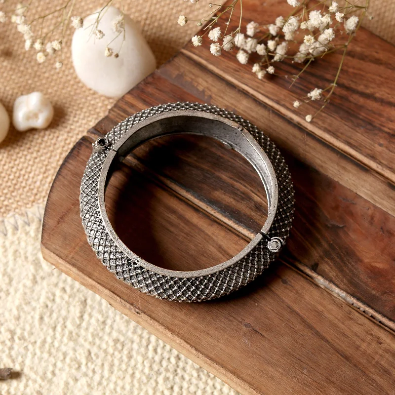 Trending Jewelry Now Available At Exclusive Prices Teejh Arnavi Silver Oxidised Bangles