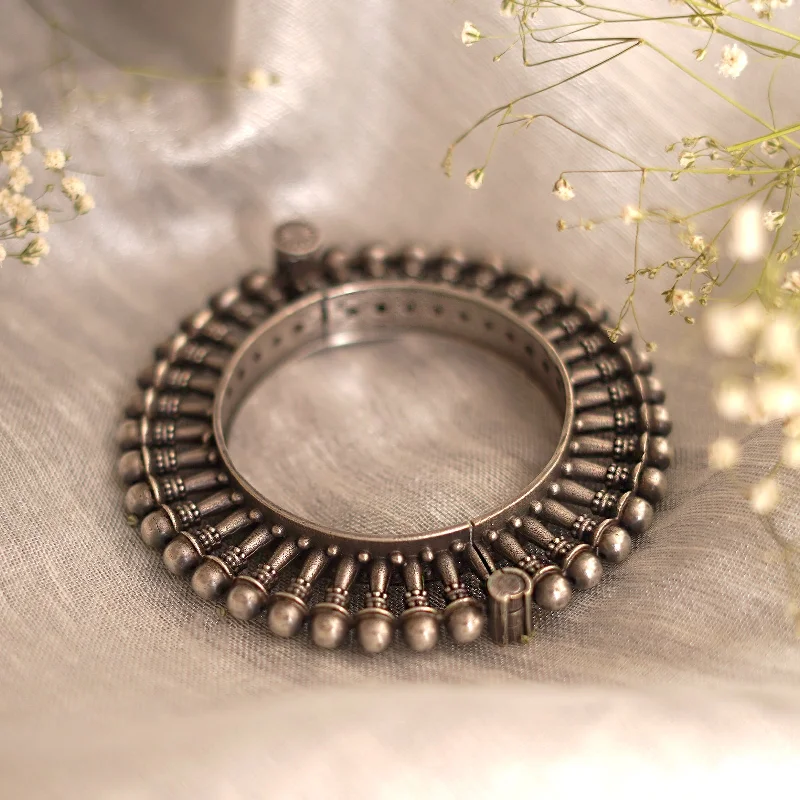 Handmade Pearl Jewelry For Timeless Elegance Teejh Jeni Silver Oxidised Bangle