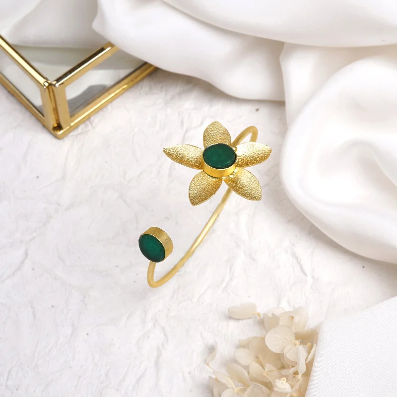 Premium Diamond Jewelry At Once-In-A-Lifetime Discounts Teejh Juhi Dark Green Flower Bracelet