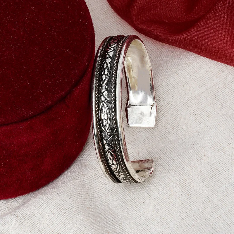 Modern Jewelry At Exclusive Discounts – Shop Today Teejh Kirath Silver Oxidised Cuff Bracelet