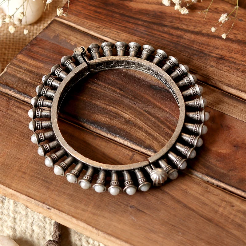 Luxury Jewelry At Unbeatable Discounts Teejh Naaz Pearl Silver Oxidised Bangle