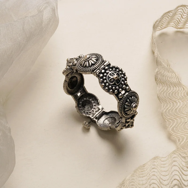 Unmissable Discounts On Timeless Jewelry Pieces Teejh Sheela Silver Oxidised Bracelet