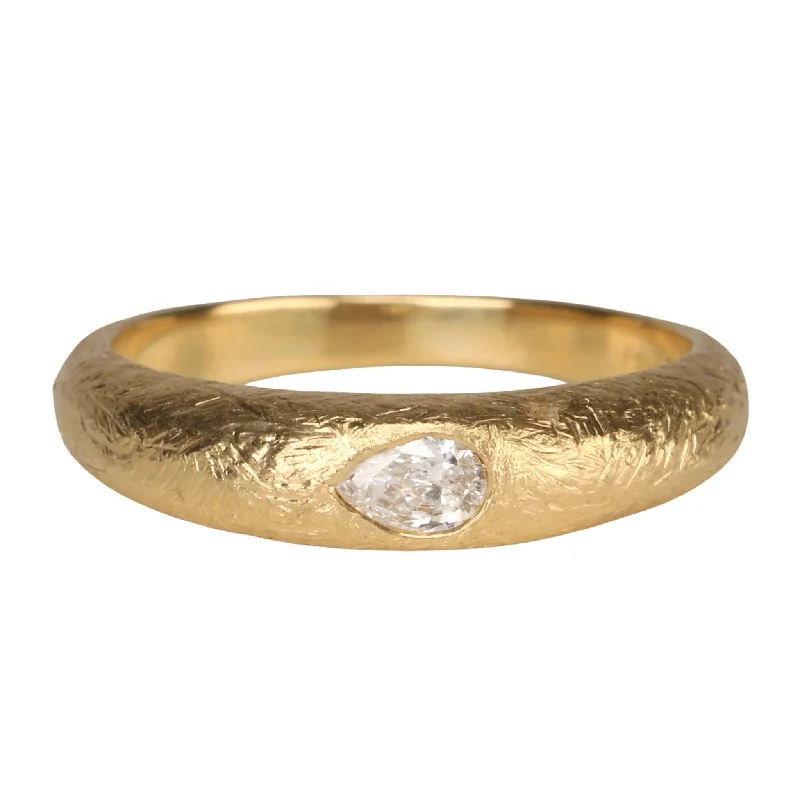 Last Chance To Grab Your Favorite Jewelry At A Discount 18K Gold "Boulder Bombe" Ring Featuring Pear-Shaped Diamond