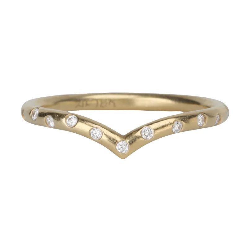 Personalized Engraved Jewelry For Meaningful Gifts "V-Shaped" Ring with Scattered Diamonds